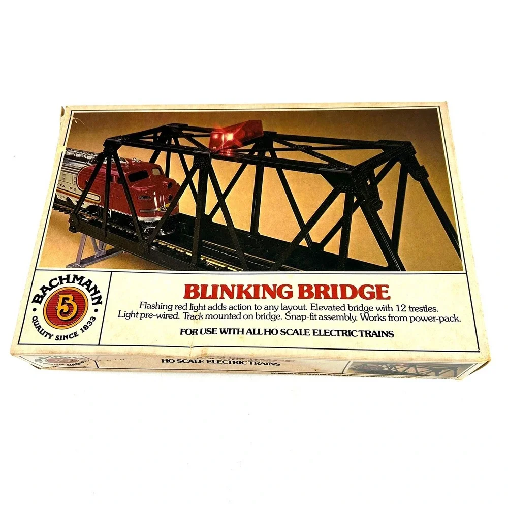 Bachmann HO Scale Silver Flyer Electric Train Set Santa Fe Locomotive 0633 1123